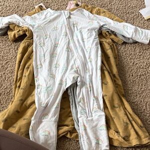 B60 Coco Moon Hawai’i Bamboo Convertible Footie; 6-9, NWOT